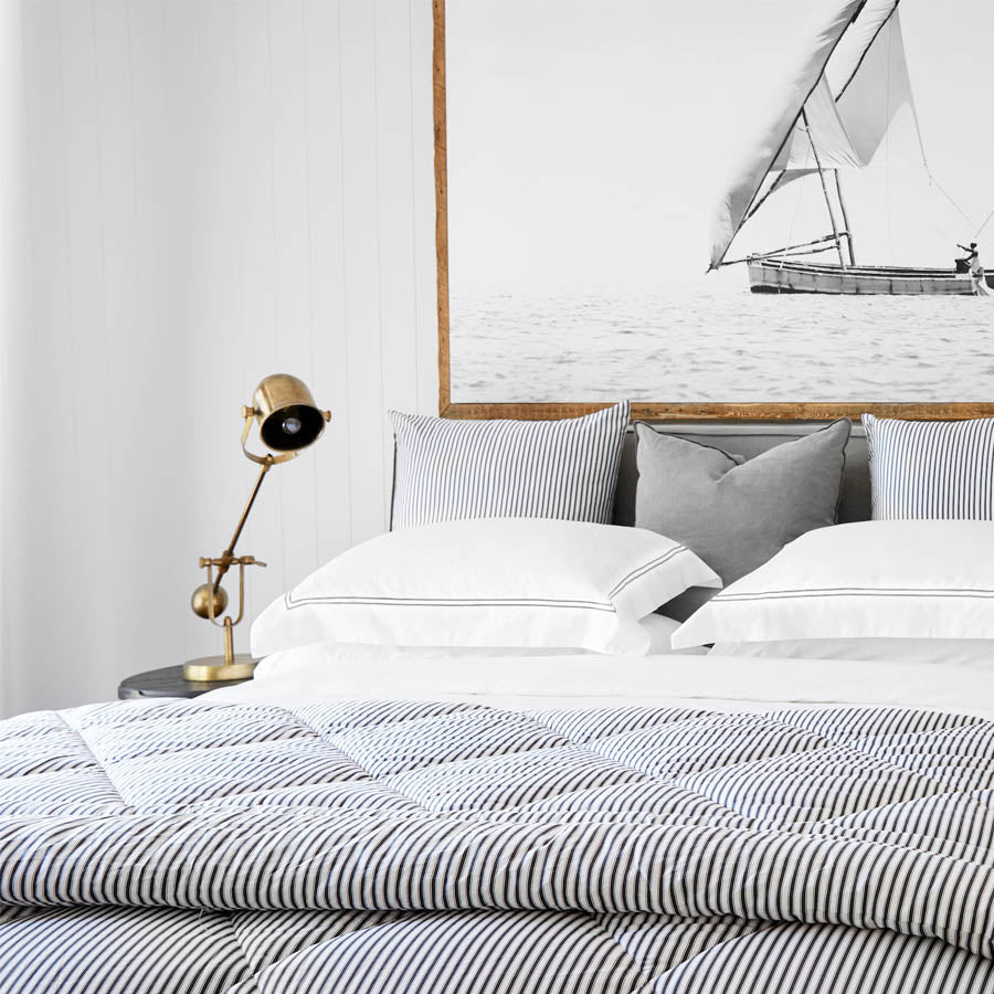 Classique flat sheet set with grey satin stitch