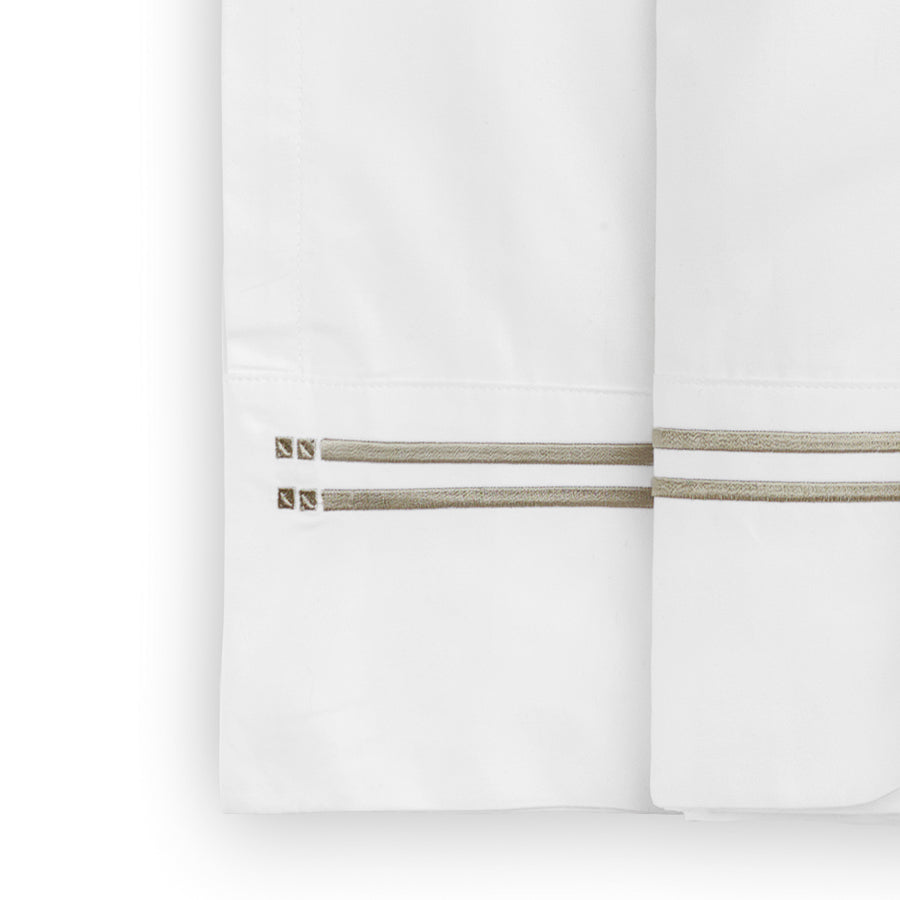 Classique flat sheet set with pewter satin stitch