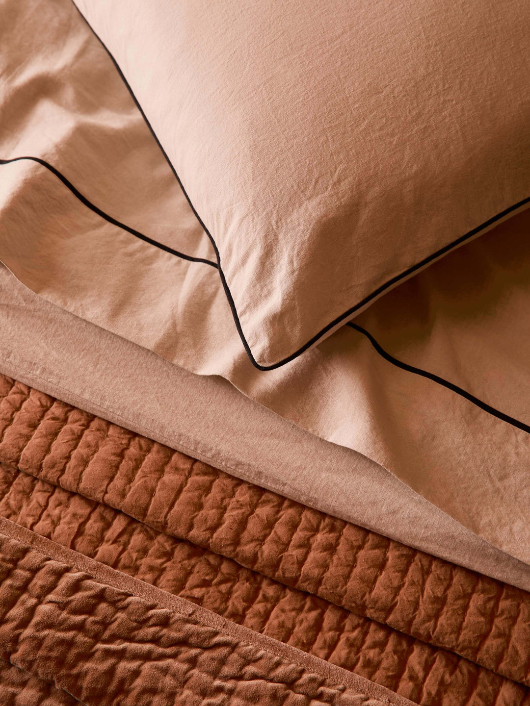 Avenue Oatmeal Piped Linen & Cotton Pillowcases