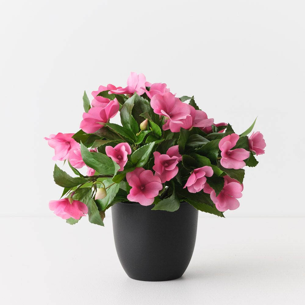 Artificial hot pink impatiens plant 28cm