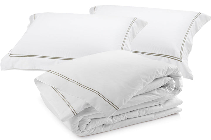 Classique pewter and white quilt cover set