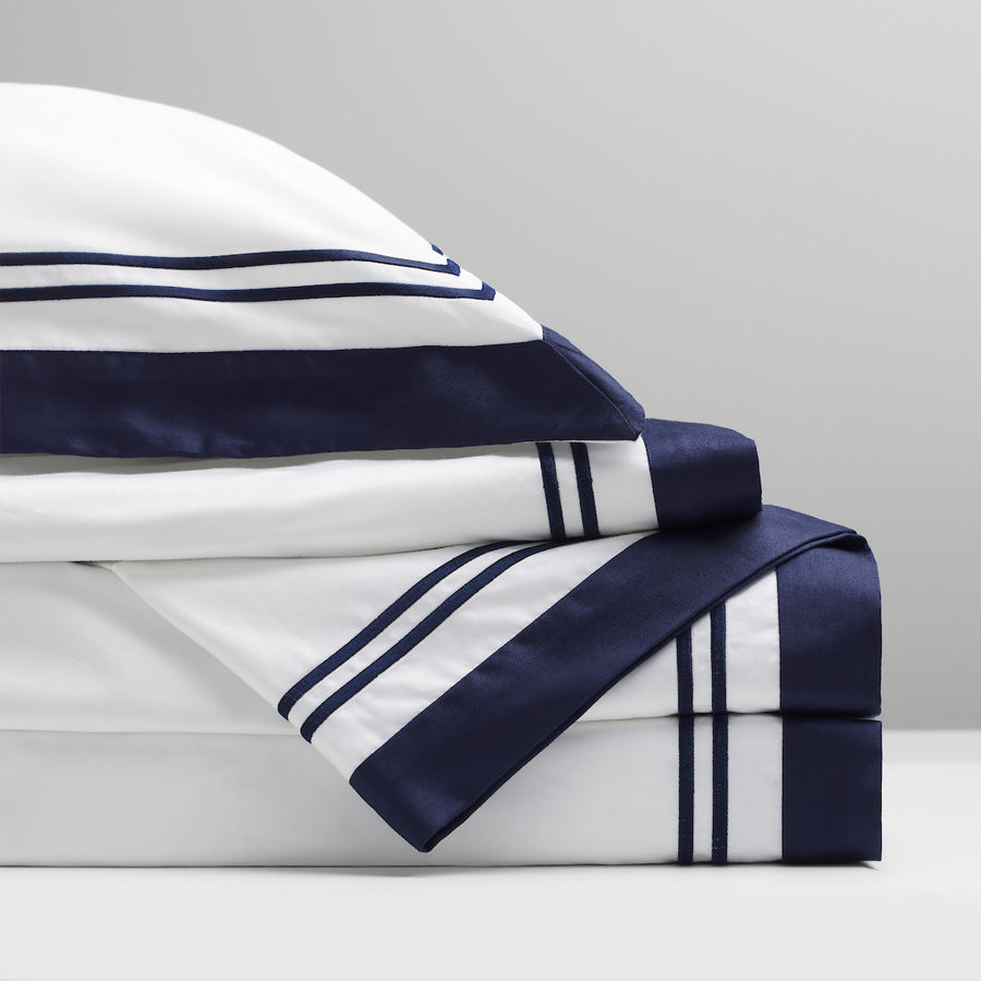 Manhattan white and navy quilt cover set