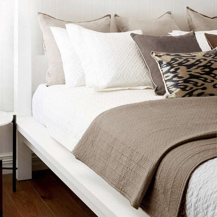 Resort quilted bedspread in Mushroom